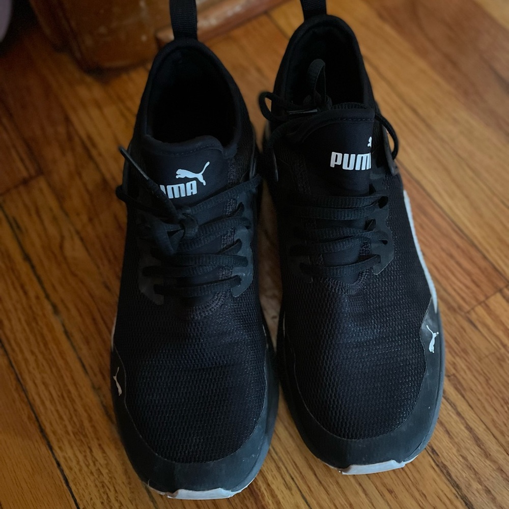 woman puma sneaker